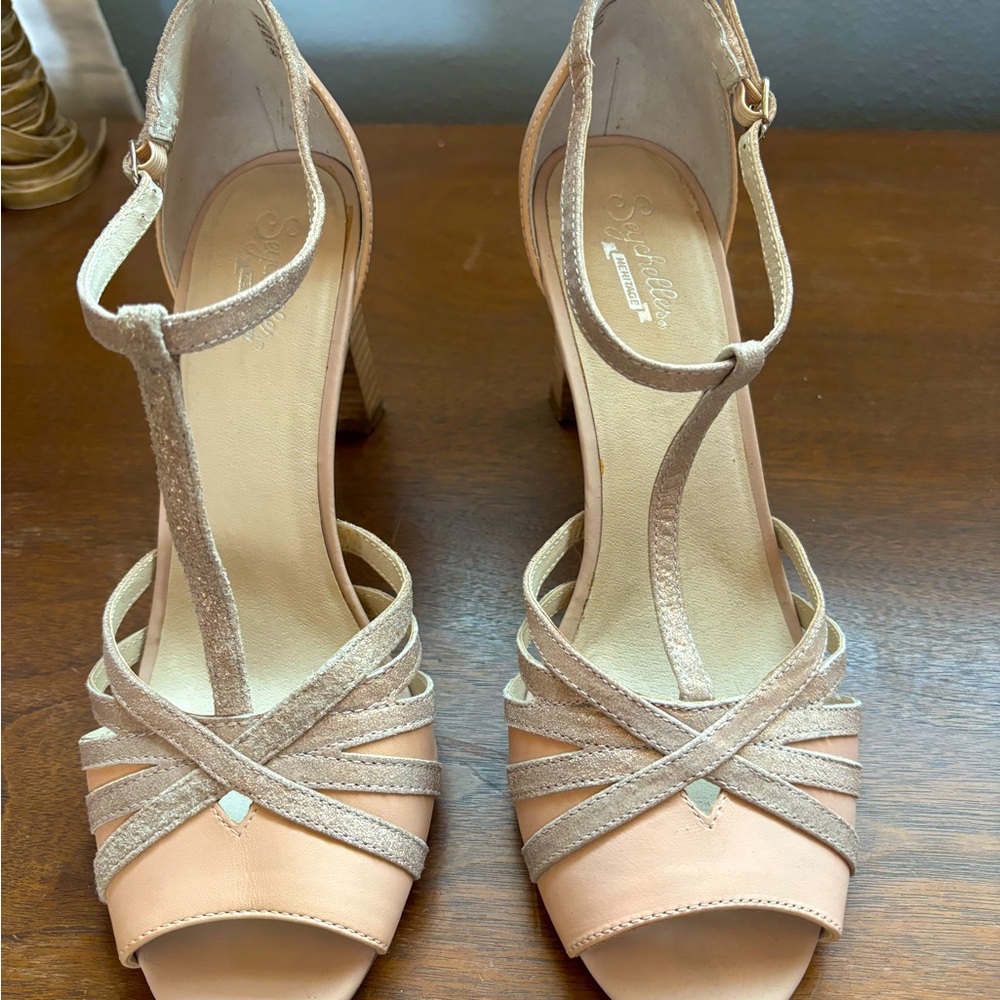 Seychelles Elegant Strappy Sandals - Blush